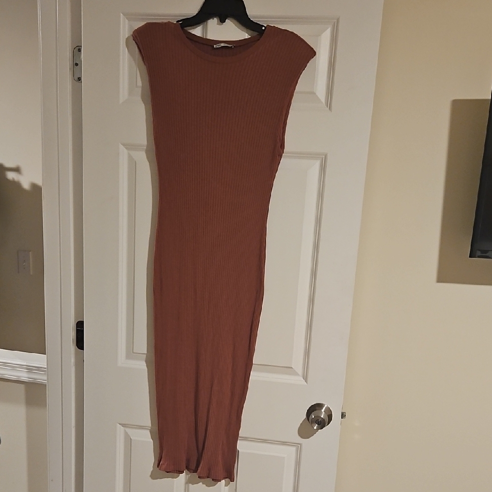 Zara Ribbed Sleeveless Midi Dress - Mauve